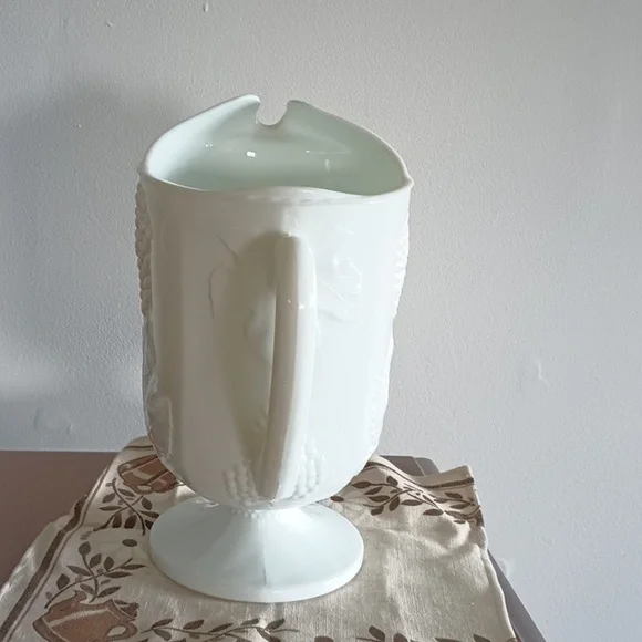 Colony vintage milk glass pitcher - Picture 2 of 4